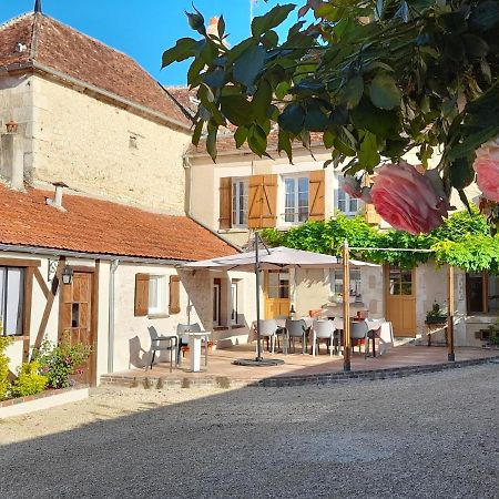 Aux Sources De Ouanne Bed & Breakfast Bagian luar foto
