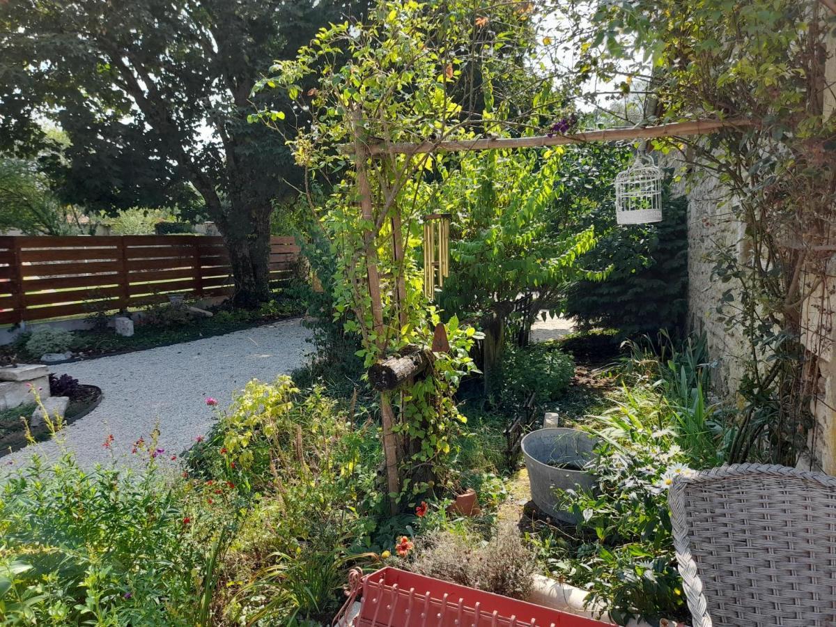 Aux Sources De Ouanne Bed & Breakfast Bagian luar foto