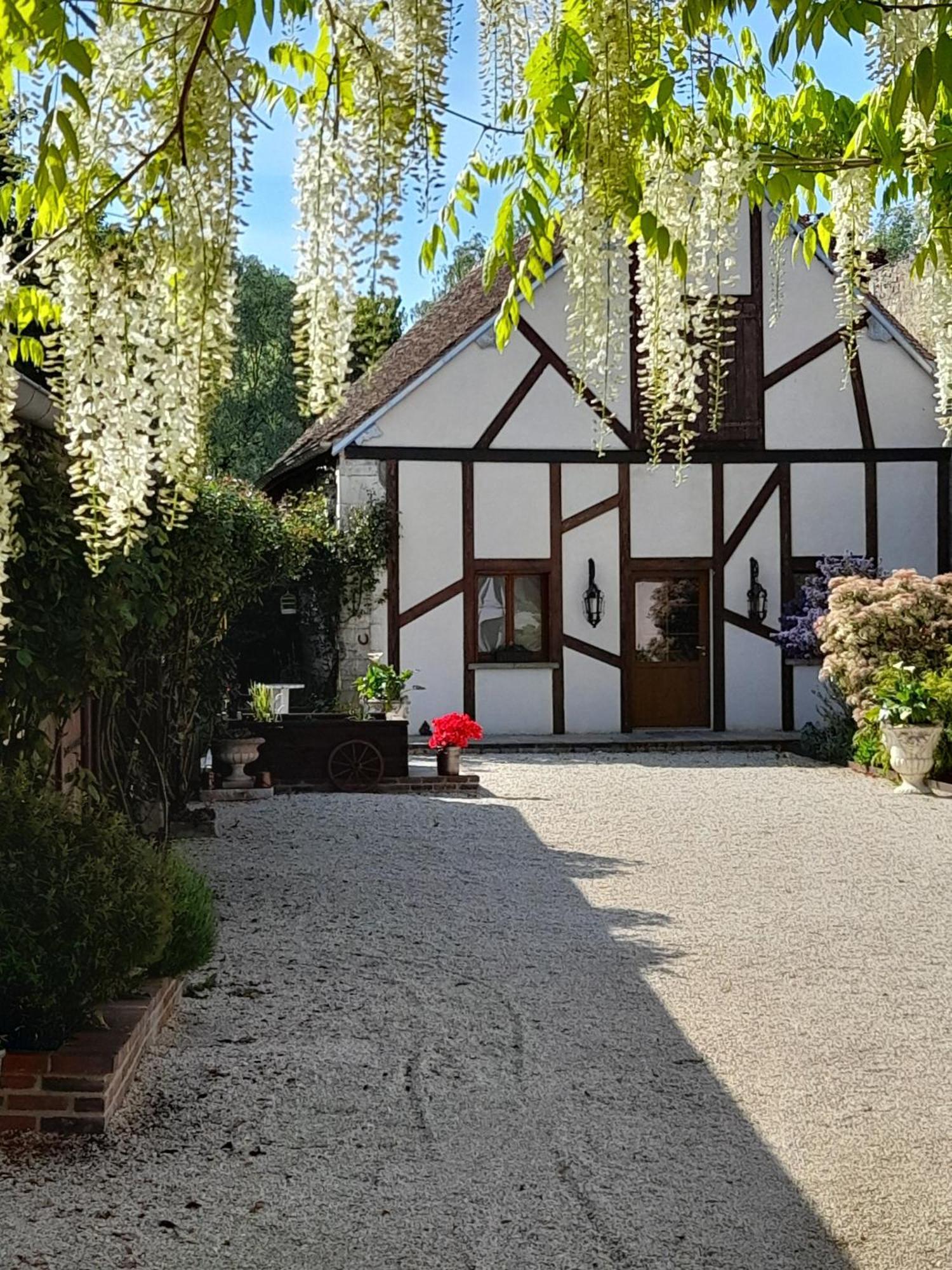 Aux Sources De Ouanne Bed & Breakfast Bagian luar foto