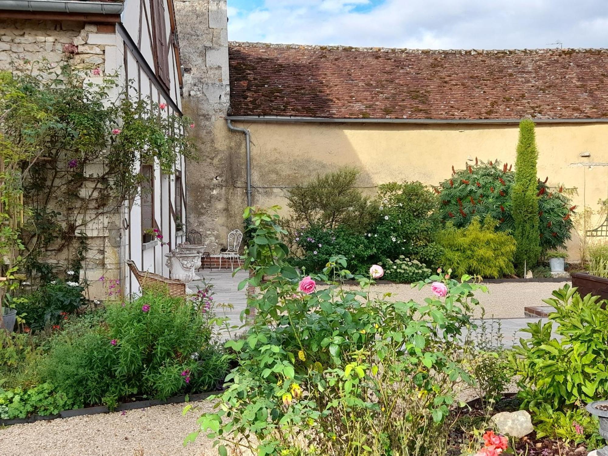 Aux Sources De Ouanne Bed & Breakfast Bagian luar foto