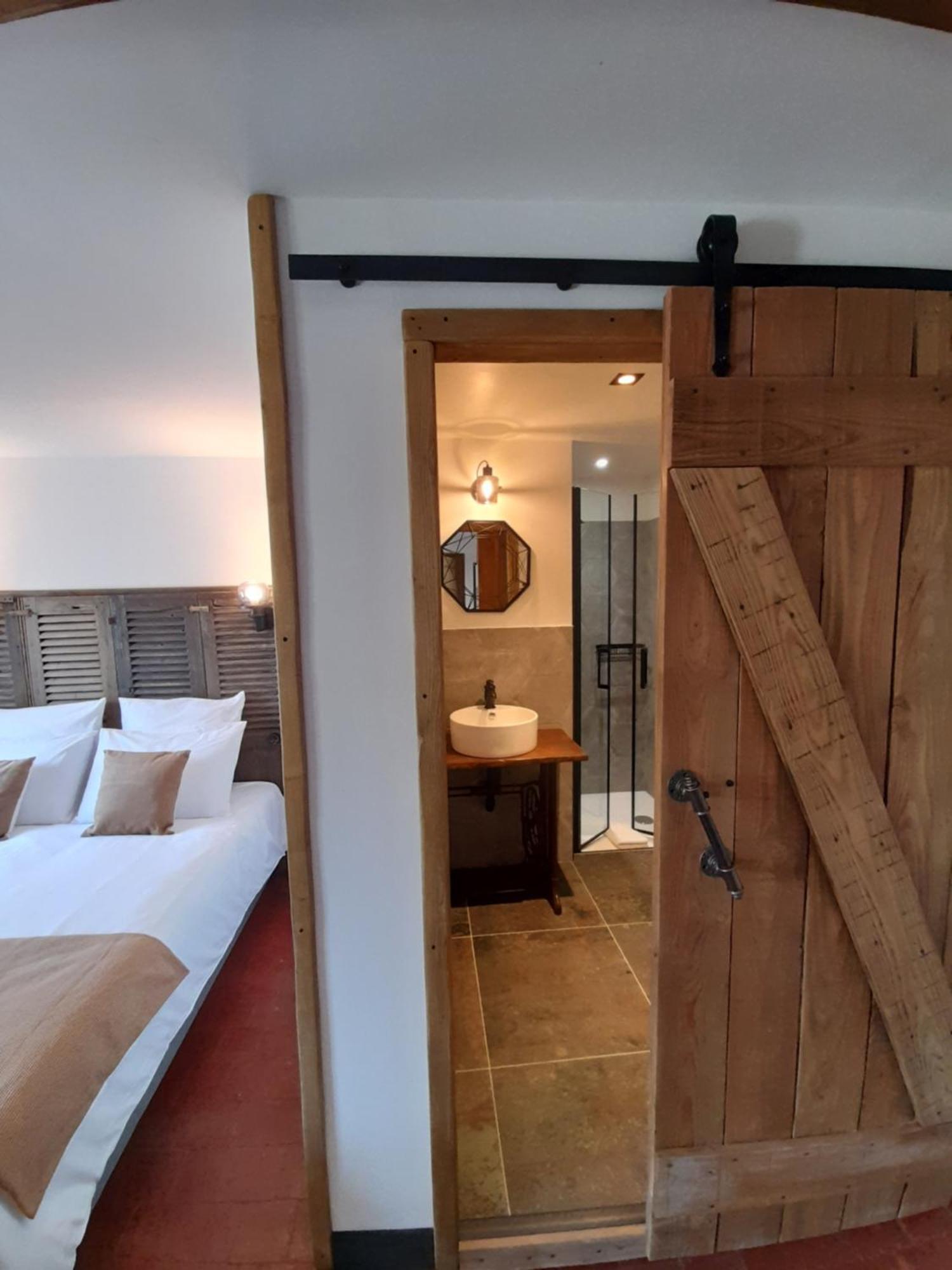 Aux Sources De Ouanne Bed & Breakfast Ruang foto